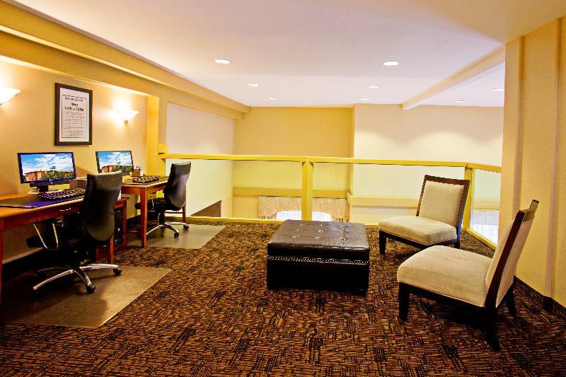 Holiday Inn Express Prescott By Ihg Экстерьер фото